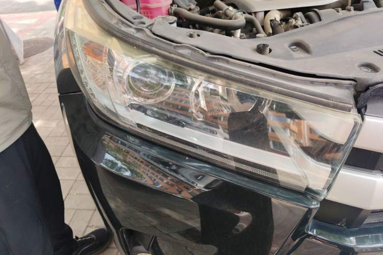 Used Toyota Highlander 2018 2.0T Four-Wheel Drive Luxury Edition 7 Seats China V Emission Standard Right Front Headlight