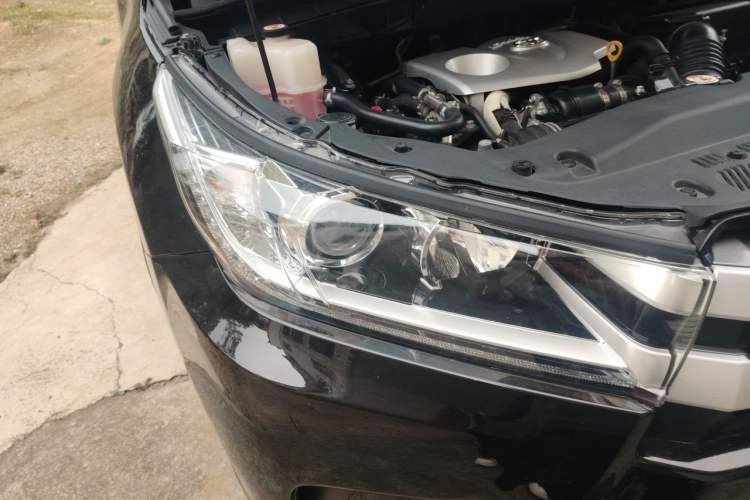 Used Toyota Highlander 2018 2.0T Two-Wheel Drive Elite Version 5 Seats China VI Standard Right Front Headlight