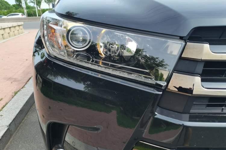 Used Toyota Highlander 2018 2.0T Four-Wheel Drive Knight Edition 7 Seats China VI Standard Right Front Headlight
