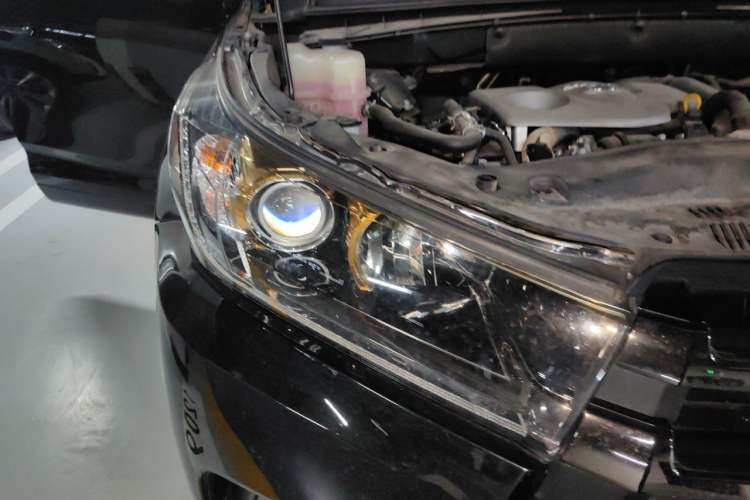 Used Toyota Highlander 2018 2.0T Four-Wheel Drive Knight Edition 7 Seats China VI Standard Right Front Headlight