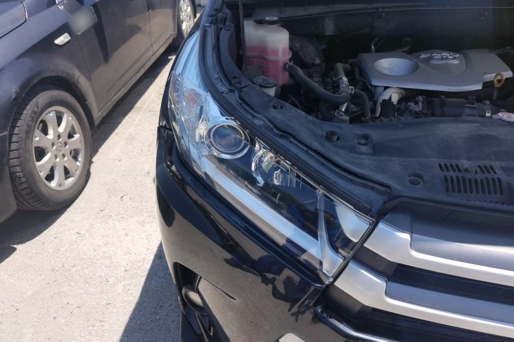 Used Toyota Highlander 2018 2.0T Four-Wheel Drive Luxury Edition 7 Seats China V Emission Standard Right Front Headlight
