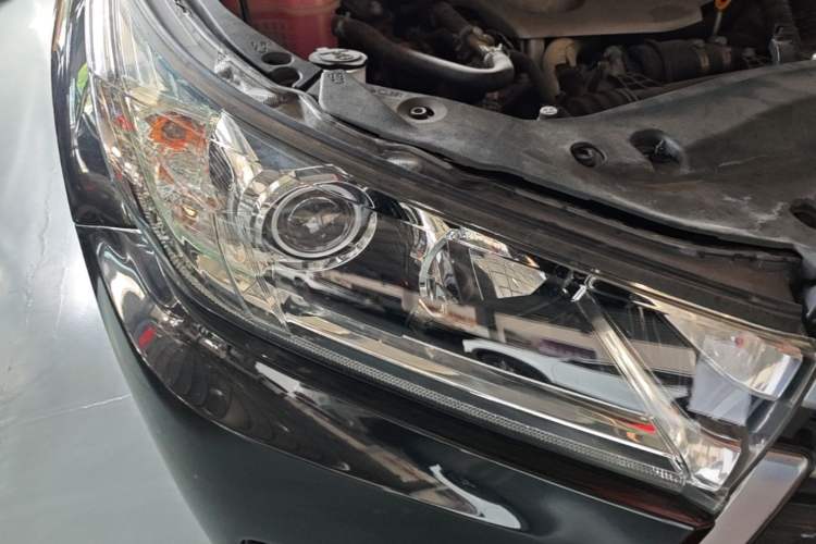 Used Toyota Highlander 2018 2.0T Four-Wheel Drive Prestige Version 7 Seats China VI Standard Right Front Headlight