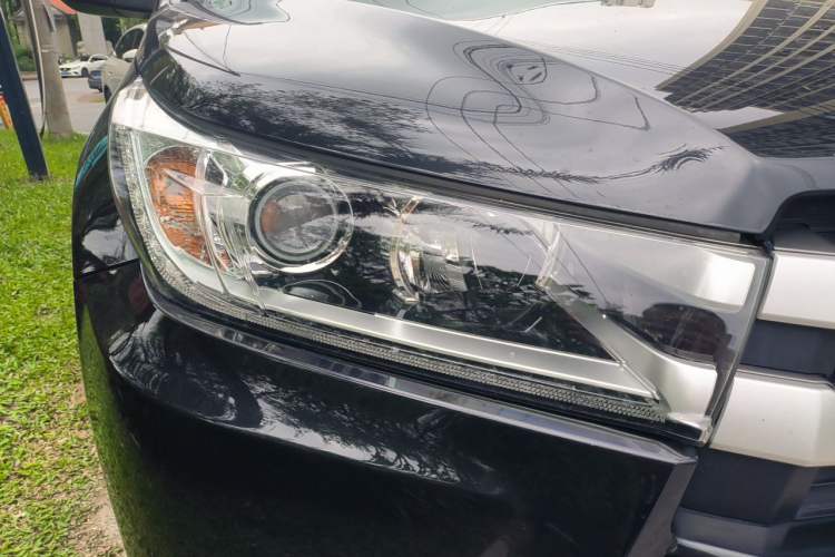 Used Toyota Highlander 2018 2.0T Four-Wheel Drive Luxury Version 7 Seats China VI Standard Right Front Headlight