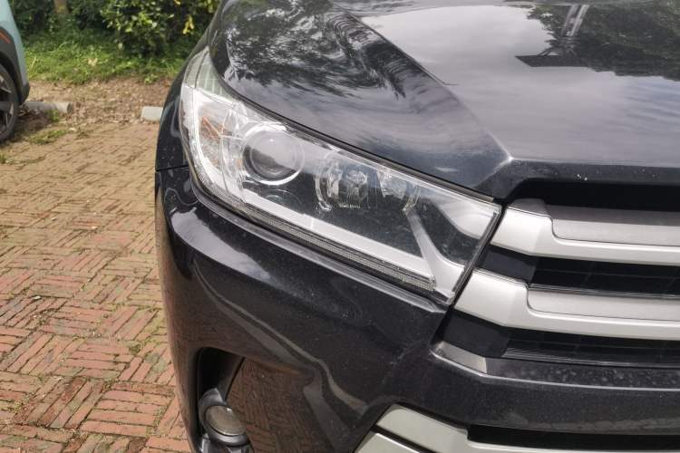 Used Toyota Highlander 2018 2.0T Four-Wheel Drive Luxury Edition 7 Seats China V Emission Standard Right Front Headlight