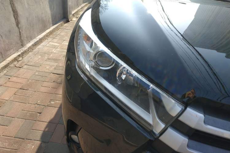 Used Toyota Highlander 2018 2.0T Four-Wheel Drive Elite Edition 7 Seats China VI Standard Right Front Headlight