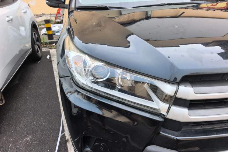 Used Toyota Highlander 2018 2.0T Four-Wheel Drive Luxury Edition 7 Seats China V Emission Standard Right Front Headlight