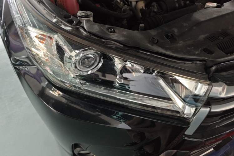 Used Toyota Highlander 2018 2.0T Four-Wheel Drive Prestige Version 7 Seats China VI Standard Right Front Headlight