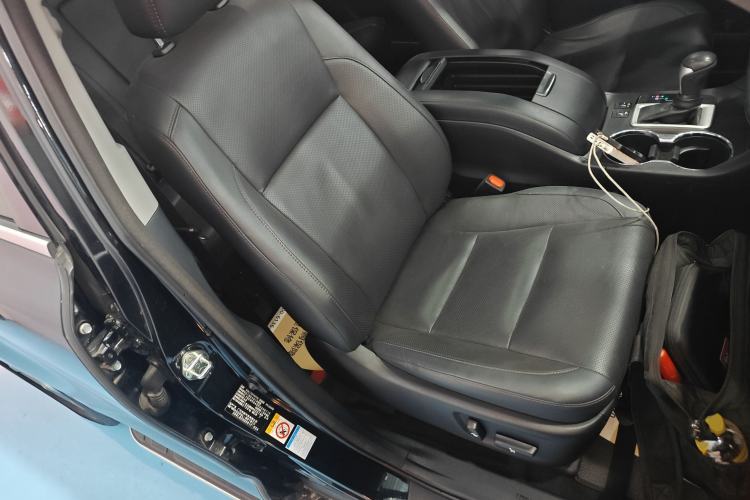 Used Toyota Highlander 2018 2.0T Four-Wheel Drive Luxury Version 7 Seats China VI Standard Right Front Seat