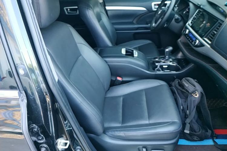 Used Toyota Highlander 2018 2.0T Four-Wheel Drive Luxury Version 7 Seats China VI Standard Right Front Seat