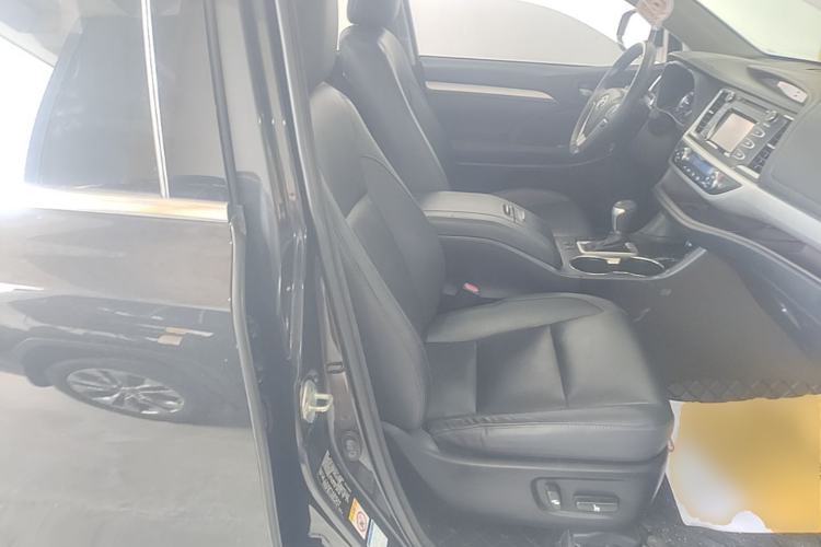 Used Toyota Highlander 2018 2.0T Four-Wheel Drive Luxury Version 7 Seats China VI Standard Right Front Seat
