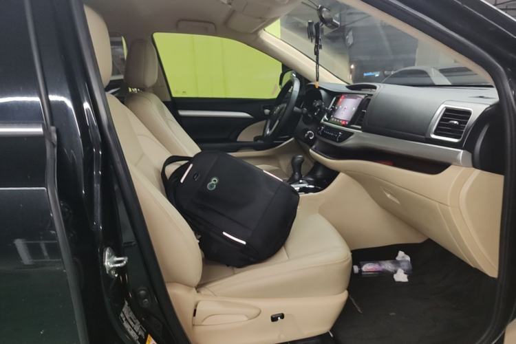 Used Toyota Highlander 2018 2.0T Two-Wheel Drive Elite Version 5 Seats China VI Standard Right Front Seat