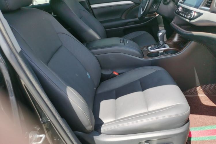 Used Toyota Highlander 2018 2.0T Four-Wheel Drive Luxury Edition 7 Seats China V Emission Standard Right Front Seat