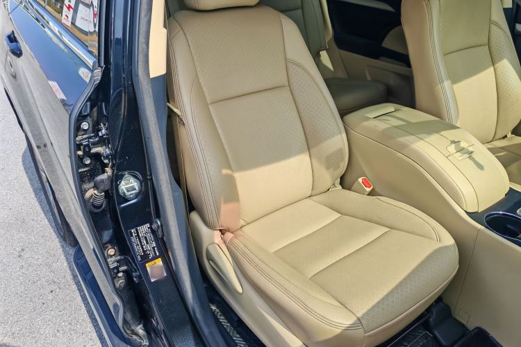 Used Toyota Highlander 2018 2.0T Two-Wheel Drive Elite Edition 7 Seats China VI Standard Right Front Seat