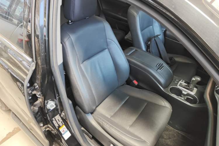 Used Toyota Highlander 2018 2.0T Four-Wheel Drive Luxury Edition 7 Seats China V Emission Standard Right Front Seat