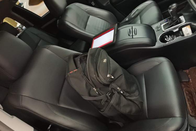 Used Toyota Highlander 2018 2.0T Four-Wheel Drive Luxury Edition 7 Seats China V Emission Standard Right Front Seat