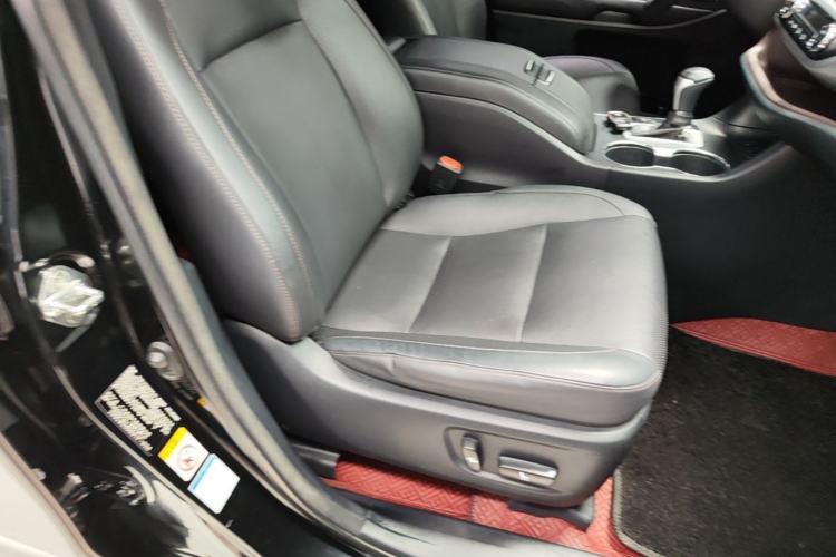 Used Toyota Highlander 2018 2.0T Four-Wheel Drive Luxury Edition 7 Seats China V Emission Standard Right Front Seat