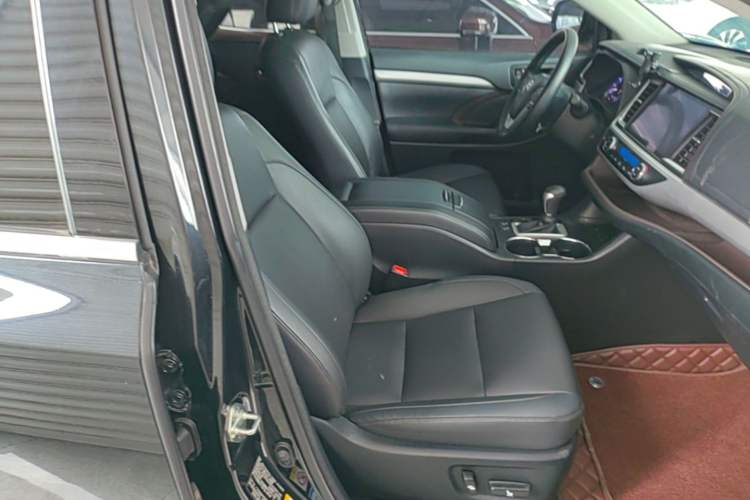 Used Toyota Highlander 2018 2.0T Four-Wheel Drive Prestige Version 7 Seats China VI Standard Right Front Seat