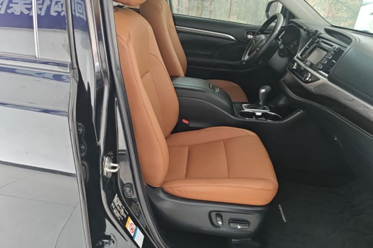 Used Toyota Highlander 2018 2.0T Four-Wheel Drive Knight Edition 7 Seats China VI Standard Right Front Seat