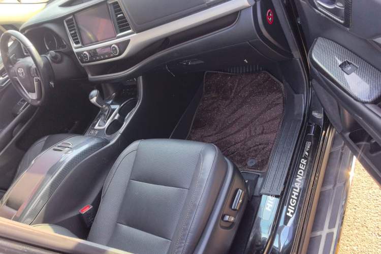 Used Toyota Highlander 2018 2.0T Two-Wheel Drive Prestige Edition 7 Seats China VI Standard Right Front Seat