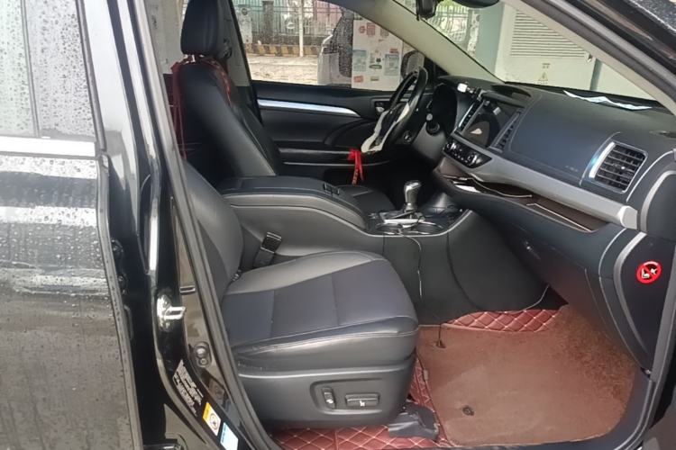 Used Toyota Highlander 2018 2.0T Four-Wheel Drive Prestige Version 7 Seats China V Emission Standard Right Front Seat