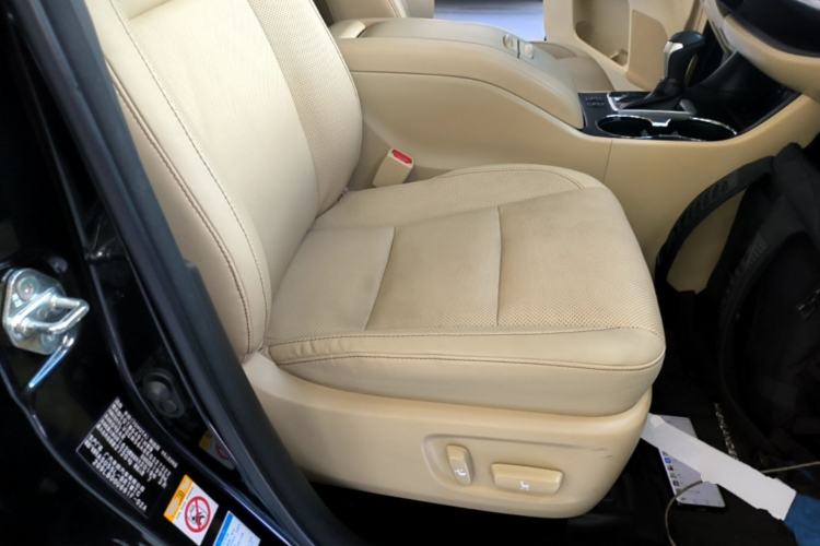 Used Toyota Highlander 2018 2.0T Four-Wheel Drive Luxury Version 7 Seats China VI Standard Right Front Seat