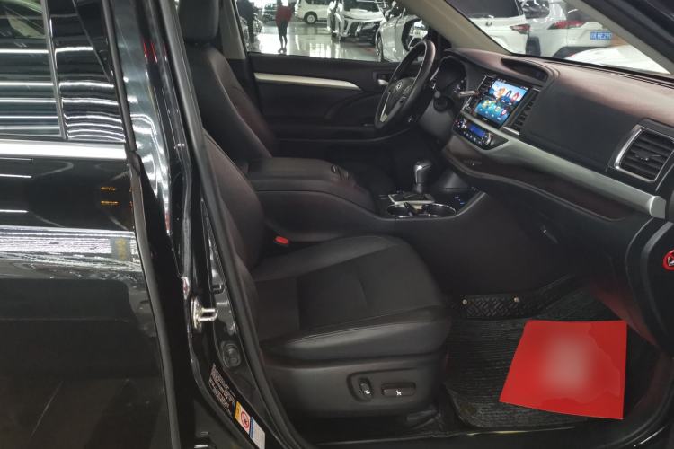 Used Toyota Highlander 2018 2.0T Four-Wheel Drive Luxury Edition 7 Seats China V Emission Standard Right Front Seat