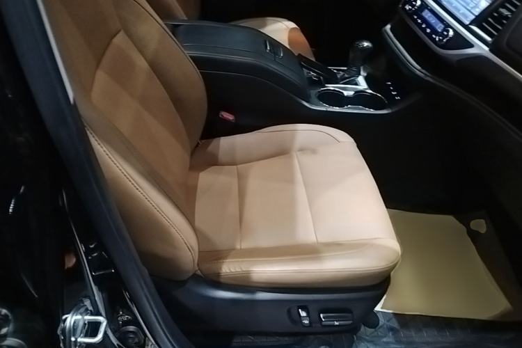 Used Toyota Highlander 2018 2.0T Four-Wheel Drive Knight Edition 7 Seats China VI Standard Right Front Seat