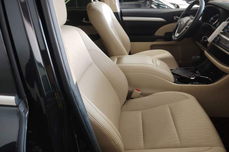 Used Toyota Highlander 2018 2.0T Two-Wheel Drive Elite Version 5 Seats China VI Standard Right Front Seat