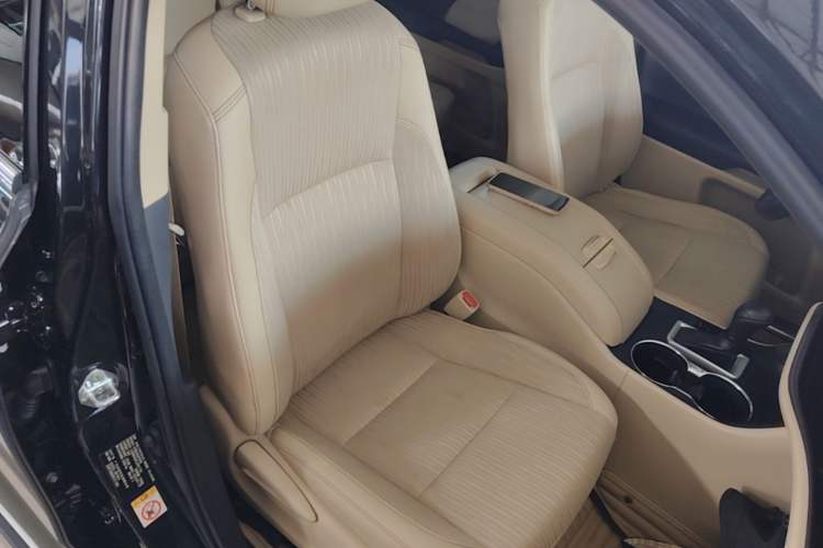 Used Toyota Highlander 2018 2.0T Two-Wheel Drive Elite Version 5 Seats China VI Standard Right Front Seat