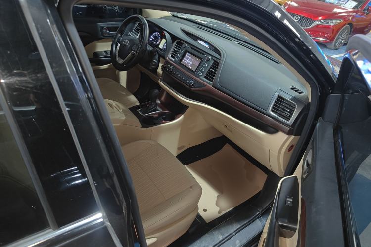 Used Toyota Highlander 2018 2.0T Four-Wheel Drive Elite Edition 7 Seats China V Standard Right Front Seat