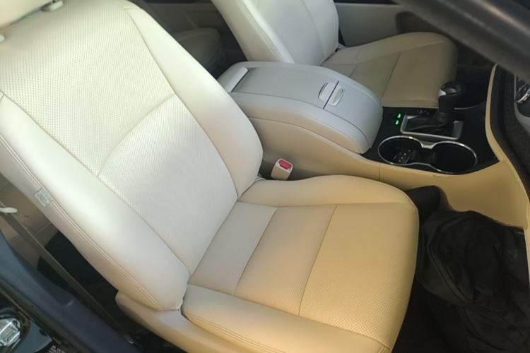 Used Toyota Highlander 2018 2.0T Four-Wheel Drive Elite Edition 7 Seats China VI Standard Right Front Seat