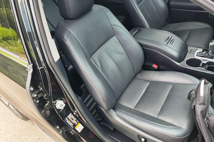Used Toyota Highlander 2018 2.0T Two-Wheel Drive Luxury Edition 7 Seats China VI Standard Right Front Seat