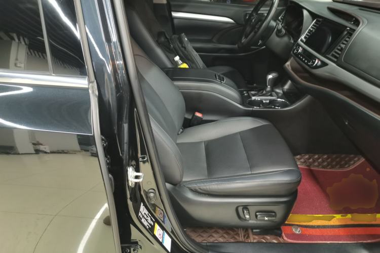 Used Toyota Highlander 2018 2.0T Four-Wheel Drive Luxury Version 7 Seats China VI Standard Right Front Seat