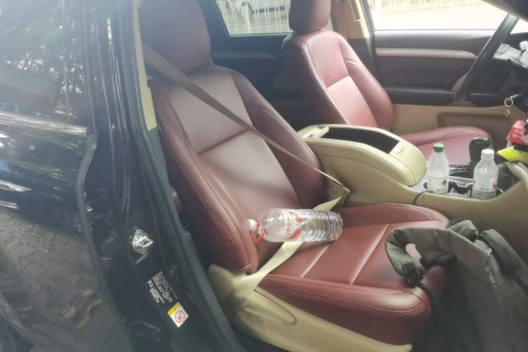 Used Toyota Highlander 2018 2.0T Two-Wheel Drive Elite Edition 7 Seats China VI Standard Right Front Seat