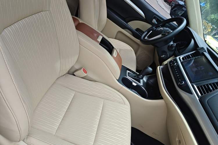 Used Toyota Highlander 2018 2.0T Two-Wheel Drive Elite Edition 5 Seats Emission Standard China V Right Front Seat
