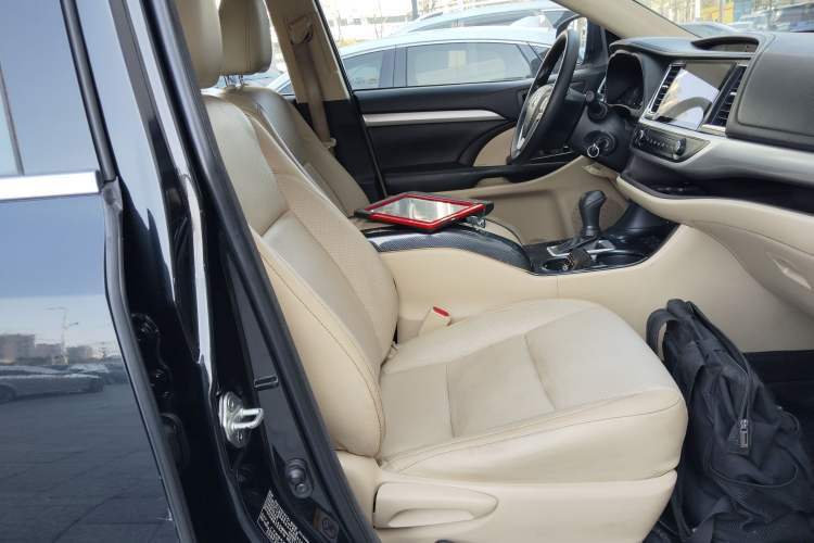 Used Toyota Highlander 2018 2.0T Two-Wheel Drive Elite Version 5 Seats China VI Standard Right Front Seat
