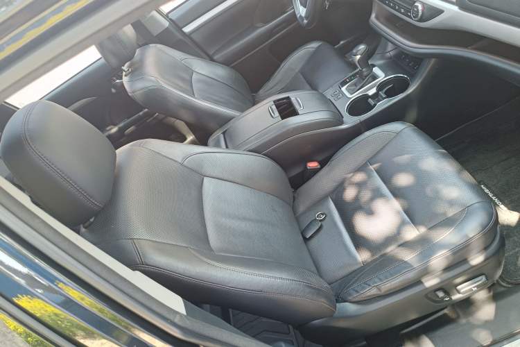 Used Toyota Highlander 2018 2.0T Four-Wheel Drive Luxury Edition 7 Seats China V Emission Standard Right Front Seat
