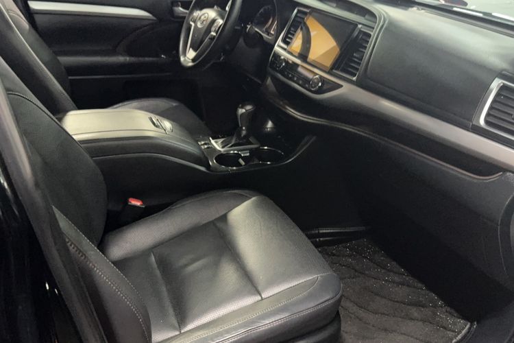 Used Toyota Highlander 2018 2.0T Four-Wheel Drive Luxury Version 7 Seats China VI Standard Right Front Seat