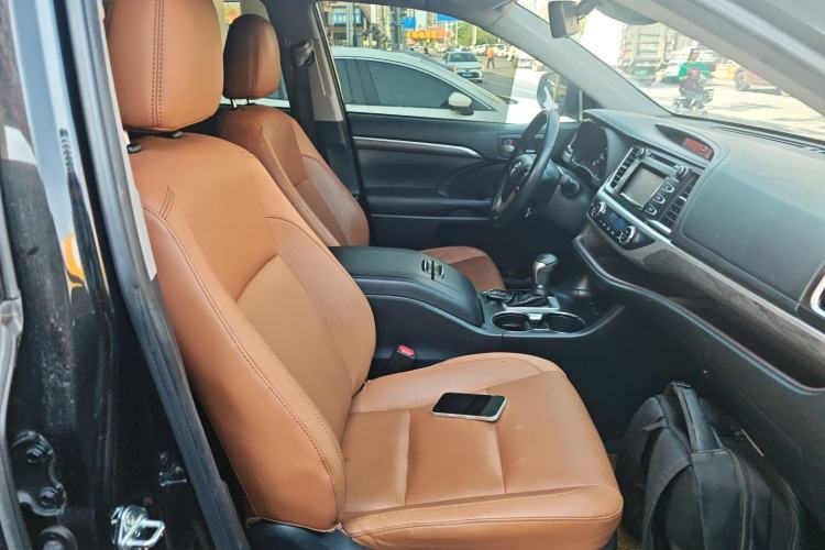 Used Toyota Highlander 2018 2.0T Four-Wheel Drive Knight Edition 7 Seats China VI Standard Right Front Seat