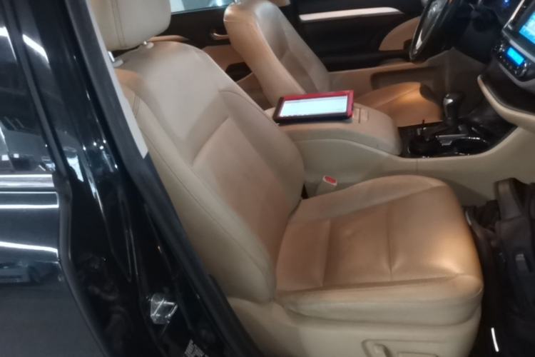 Used Toyota Highlander 2018 2.0T Four-Wheel Drive Luxury Version 7 Seats China VI Standard Right Front Seat