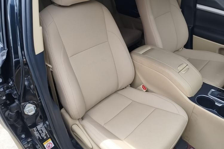 Used Toyota Highlander 2018 2.0T Two-Wheel Drive Elite Version 5 Seats China VI Standard Right Front Seat