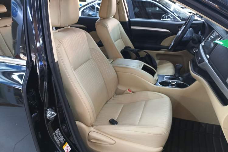 Used Toyota Highlander 2018 2.0T Two-Wheel Drive Elite Edition 5 Seats Emission Standard China V Right Front Seat