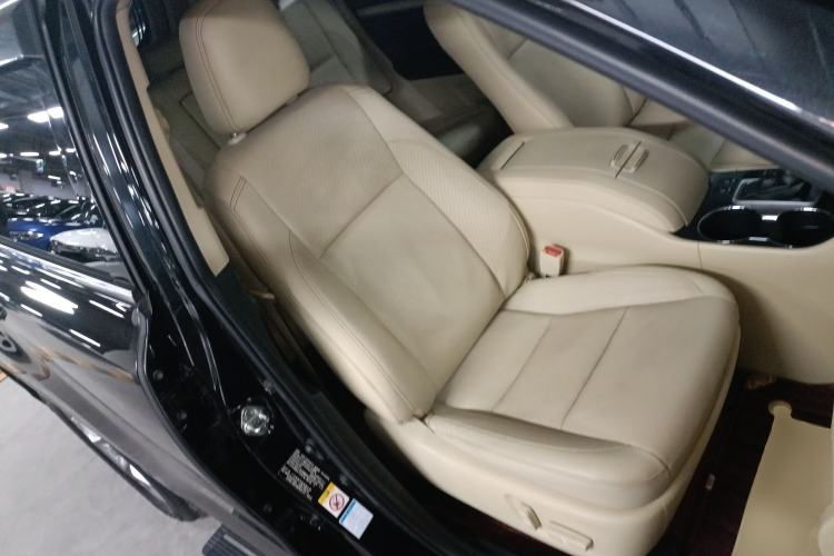 Used Toyota Highlander 2018 2.0T Four-Wheel Drive Luxury Version 7 Seats China VI Standard Right Front Seat
