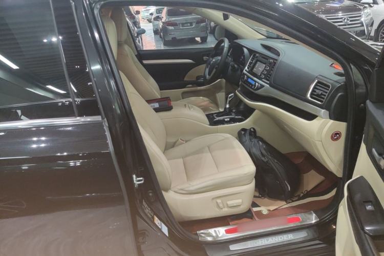 Used Toyota Highlander 2018 2.0T Four-Wheel Drive Luxury Edition 7 Seats China V Emission Standard Right Front Seat