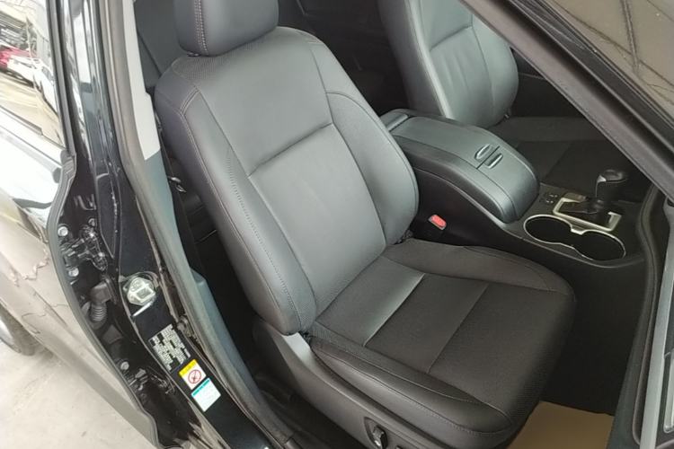 Used Toyota Highlander 2018 2.0T Four-Wheel Drive Luxury Edition 7 Seats China V Emission Standard Right Front Seat
