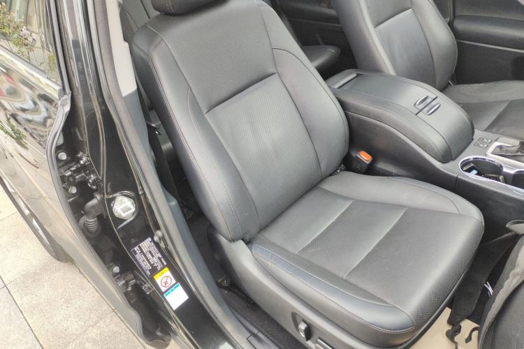 Used Toyota Highlander 2018 2.0T Four-Wheel Drive Prestige Version 7 Seats China V Emission Standard Right Front Seat