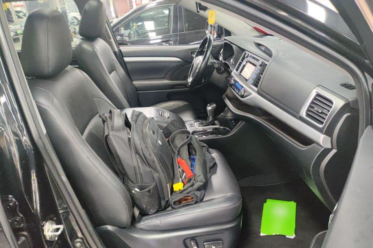 Used Toyota Highlander 2018 2.0T Two-Wheel Drive Luxury Edition 7 Seats China VI Standard Right Front Seat