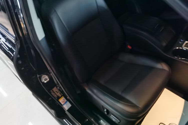 Used Toyota Highlander 2018 2.0T Four-Wheel Drive Luxury Edition 7 Seats China V Emission Standard Right Front Seat