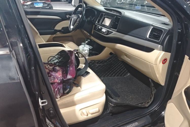 Used Toyota Highlander 2018 2.0T Four-Wheel Drive Luxury Edition 7 Seats China V Emission Standard Right Front Seat