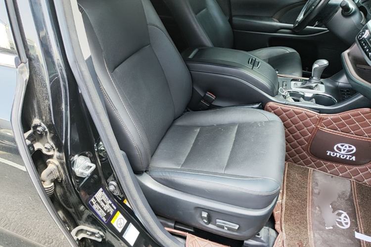 Used Toyota Highlander 2018 2.0T Four-Wheel Drive Ultimate Edition 7-Seater Emission Standard China V Right Front Seat